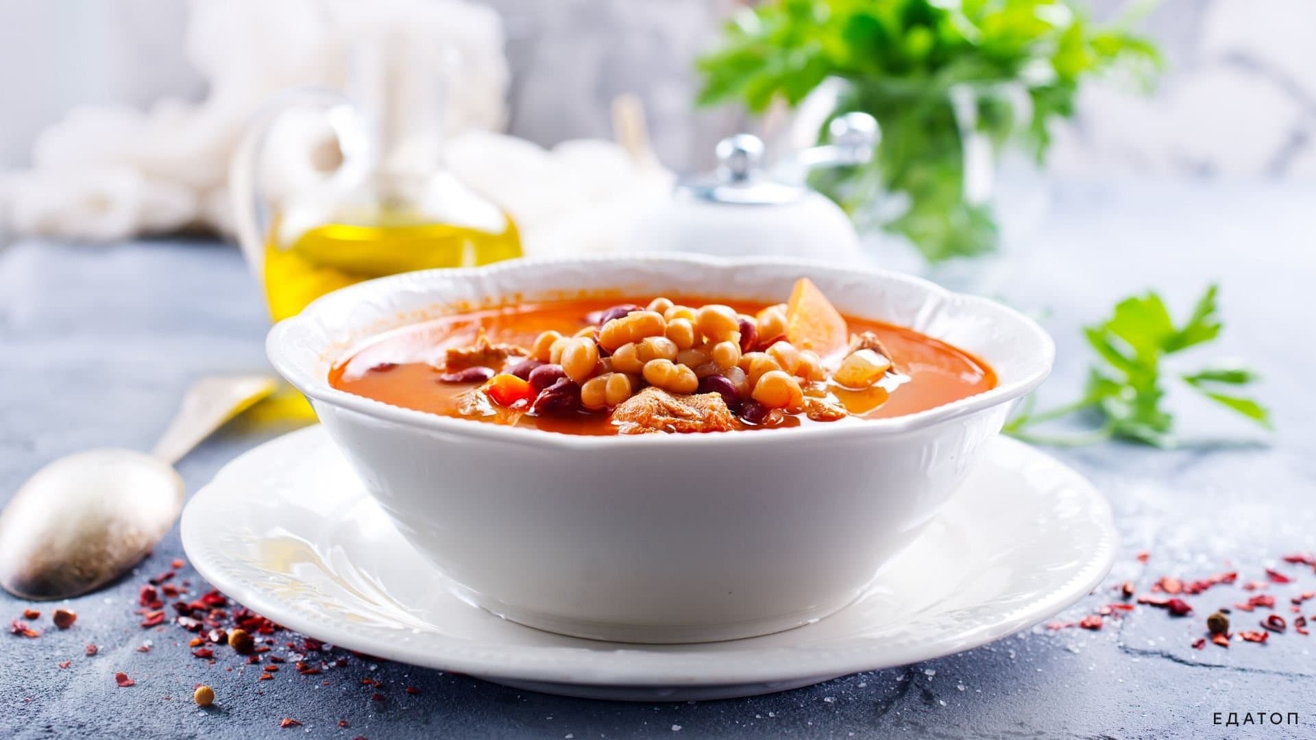 Овощной суп с фасолью - вкусный и красивый.