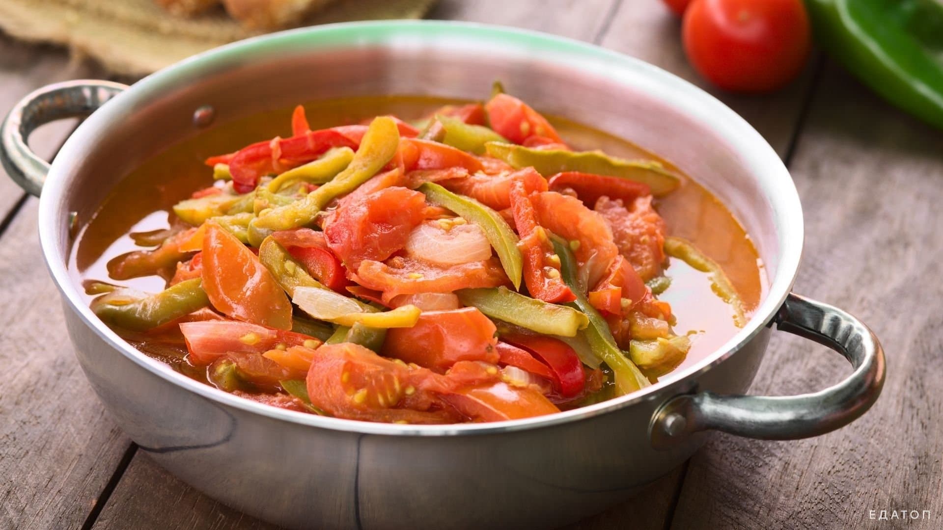 Овощное рагу - вкусное и полезное блюдо.