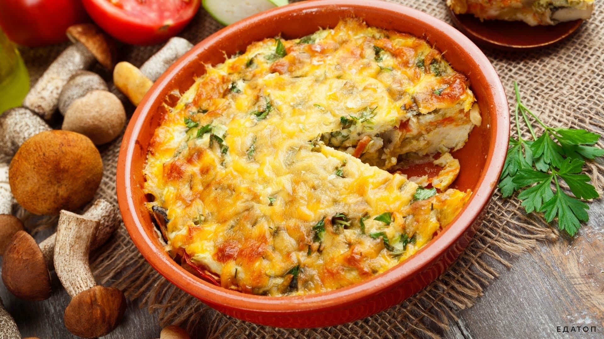 Запеканка из яичного белка с грибами и сыром тофу - полезное блюдо.