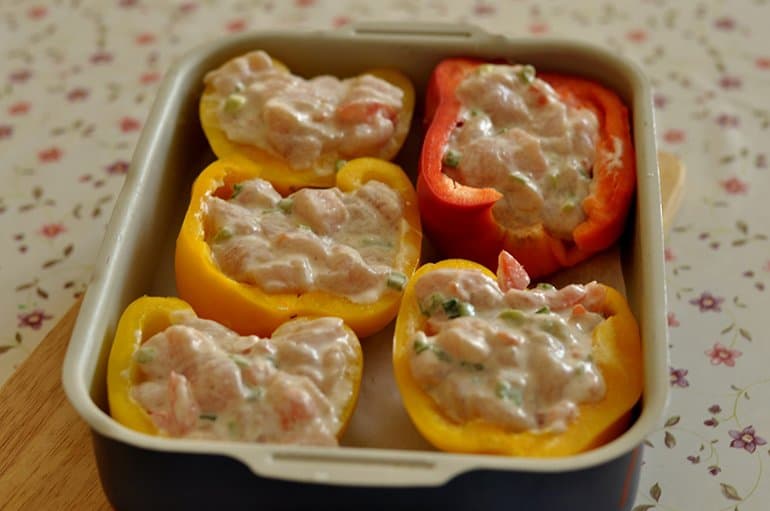 Перец, фаршированный рисом и куриной грудкой - вкусный рецепт.