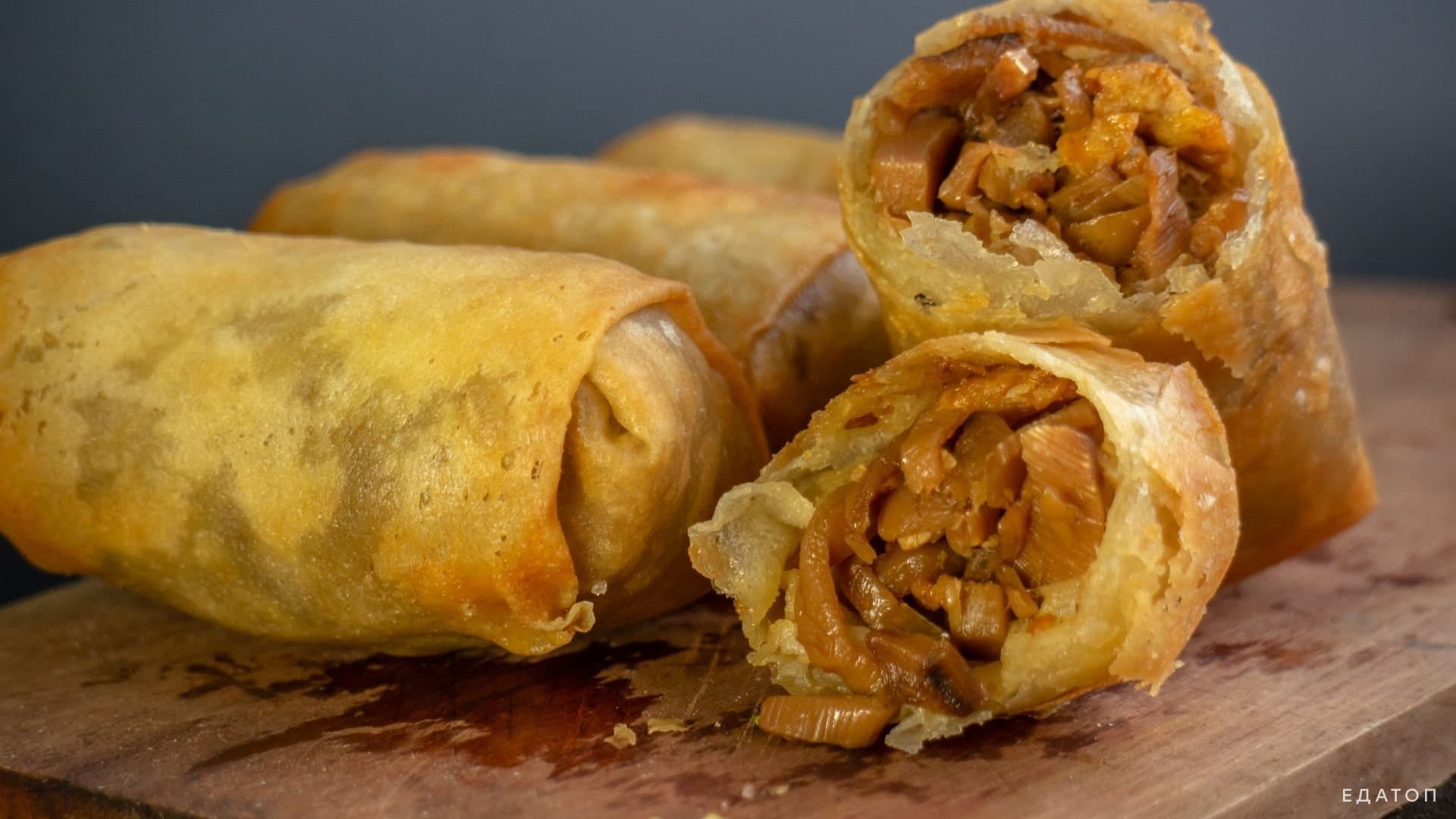 Lumpia - вкусные рулетики с начинками.
