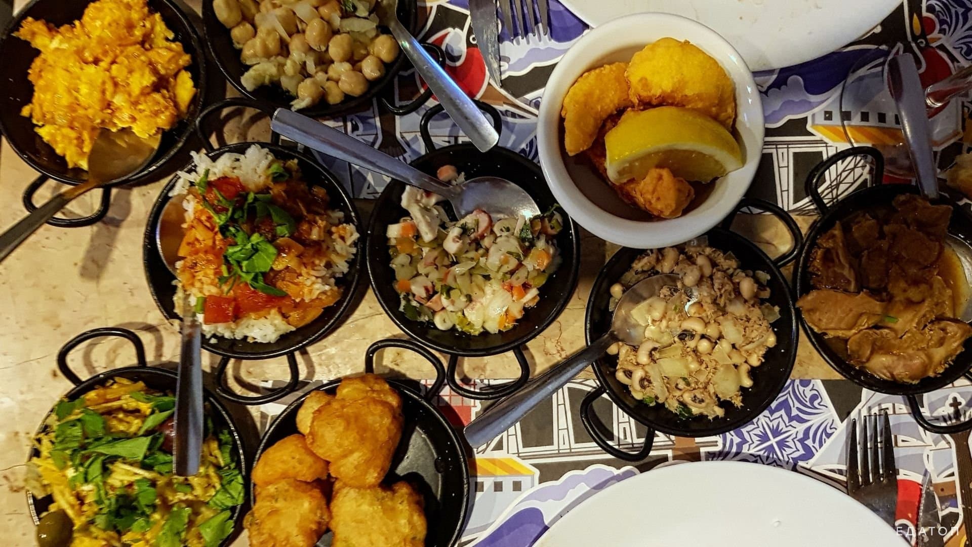 Португальская кухня состоит из колоритных блюд.
