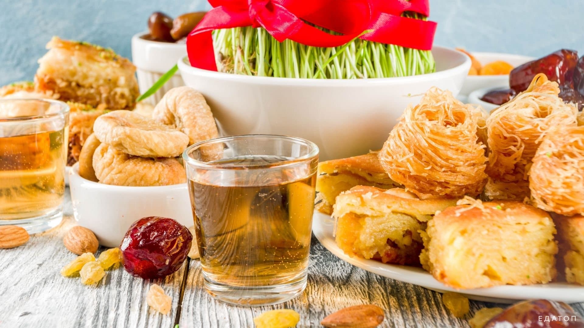 Сумаляк - сладкое праздничное блюдо в узбекской кухне.