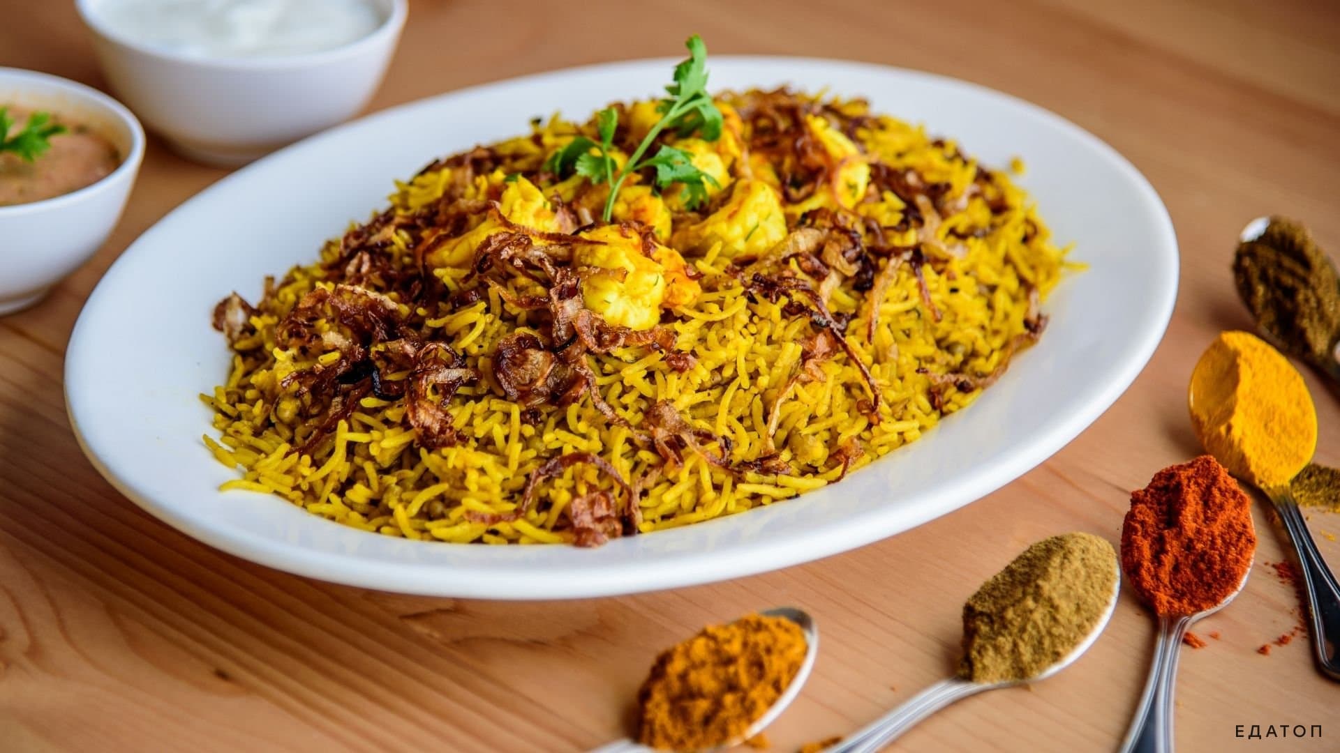 Плов бириани - заимствованное от арабской кухни блюдо в кулинарии Шри-Ланки.