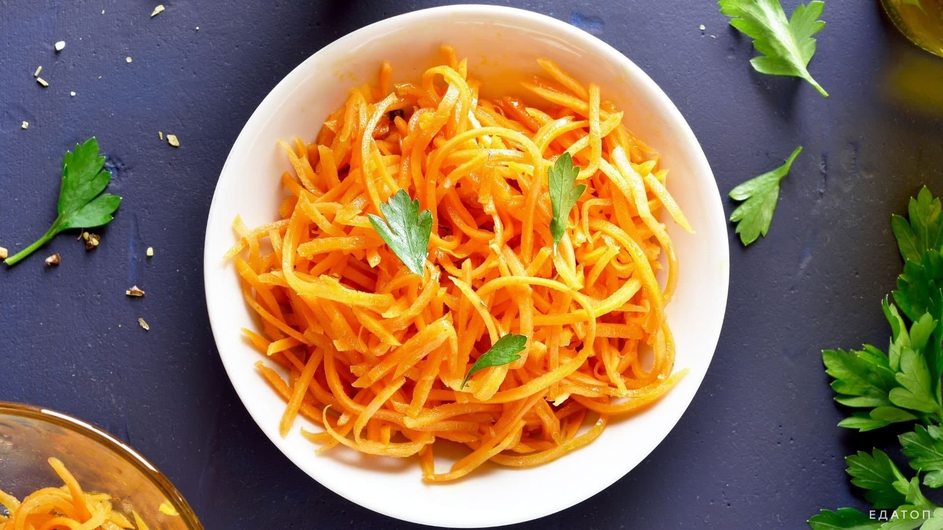 Витаминный салат из моркови.