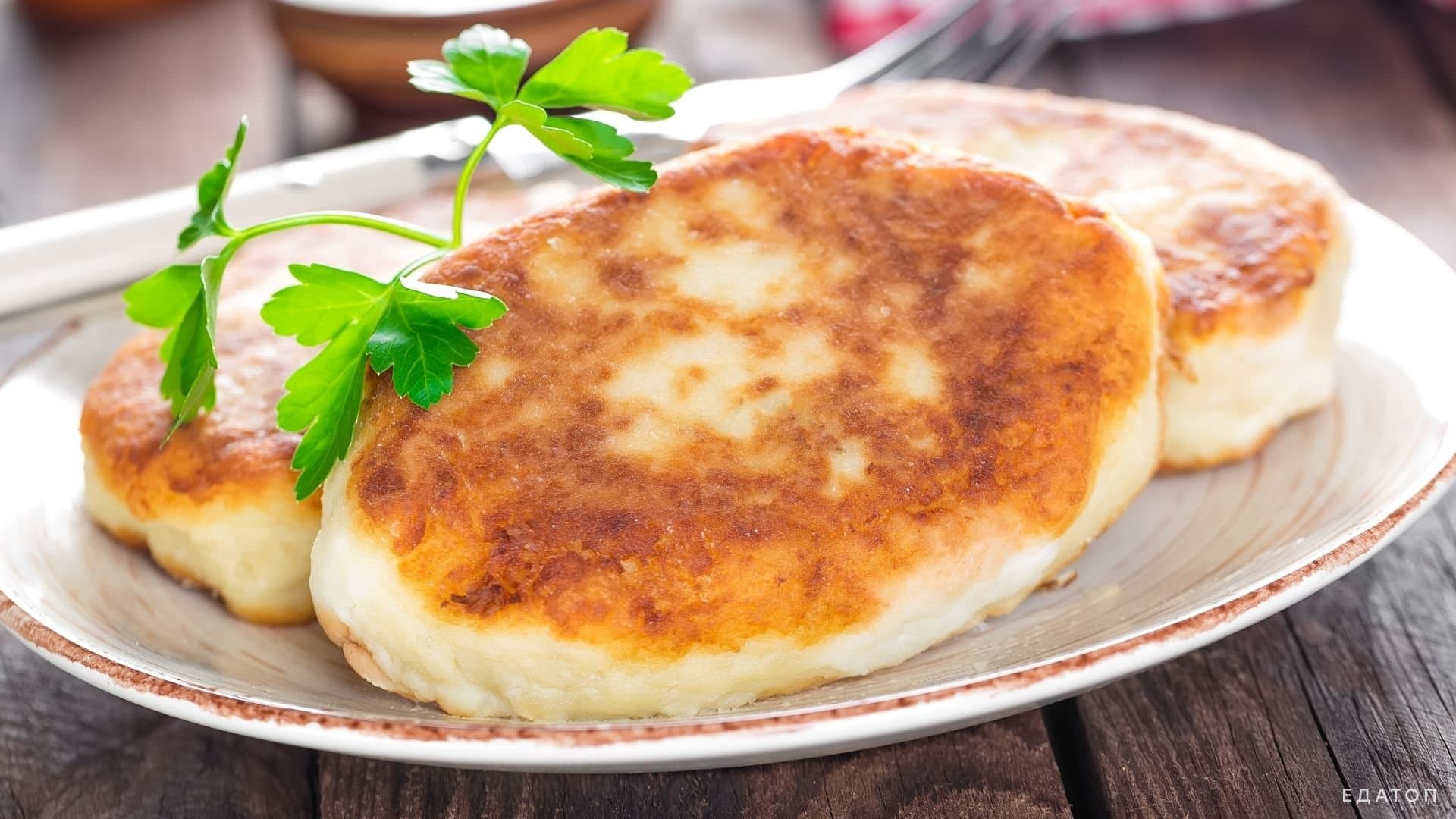 Очень калорийные картофельные оладьи.