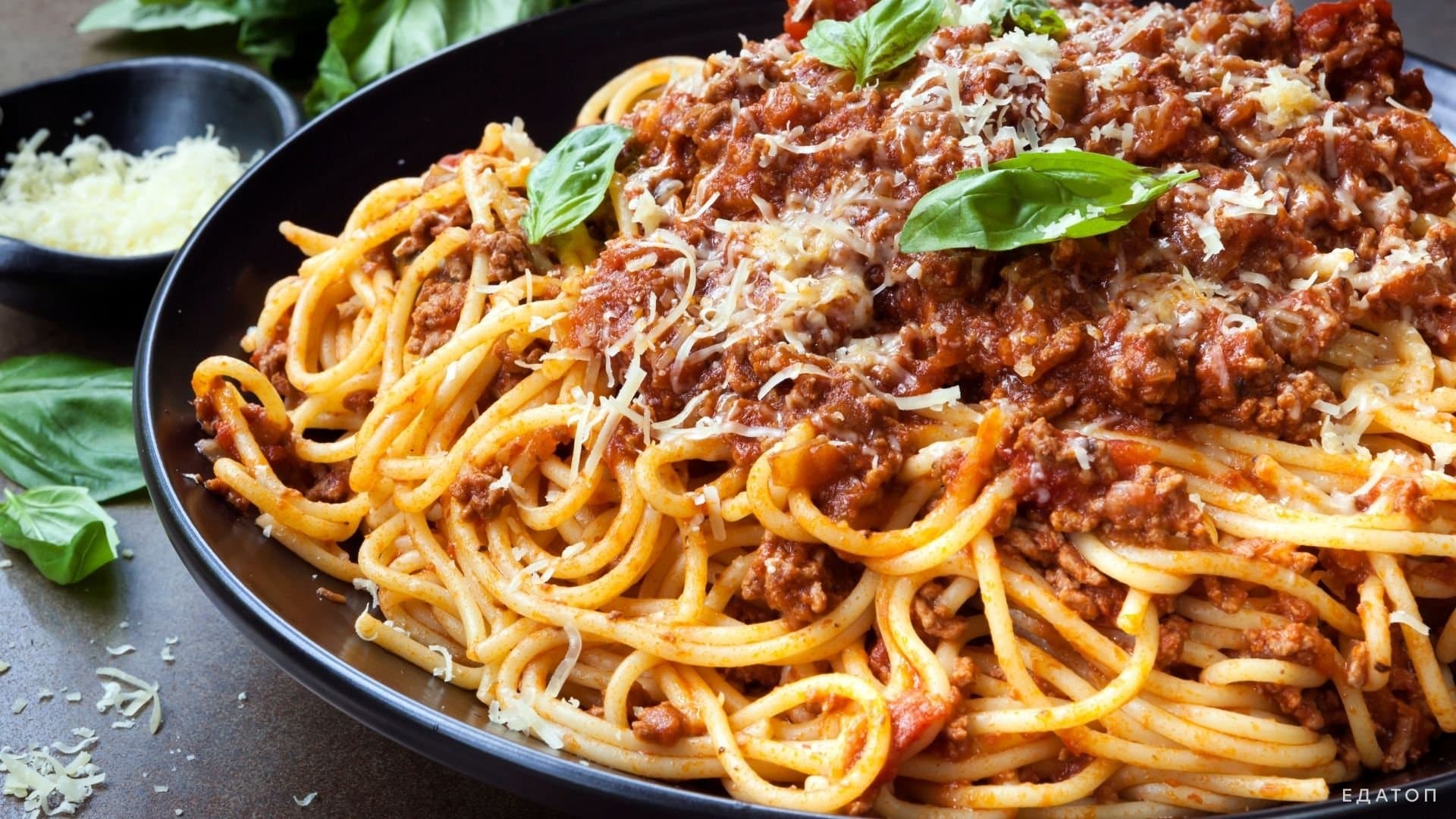 Болоньезе – спагетти с мясом и грибами.