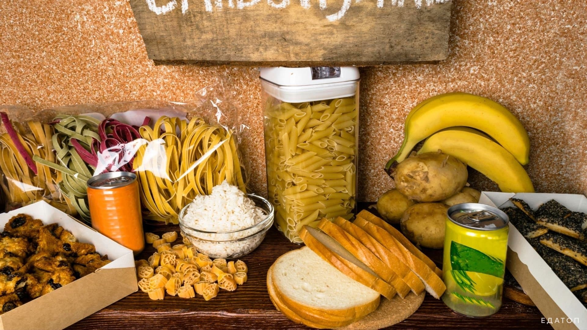 Из рациона следует исключить продукты с быстрыми углеводами.