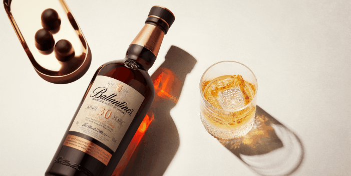 Ballantine’s 30 Year Old - эксклюзивный напиток для истинных ценителей редких сортов виски.