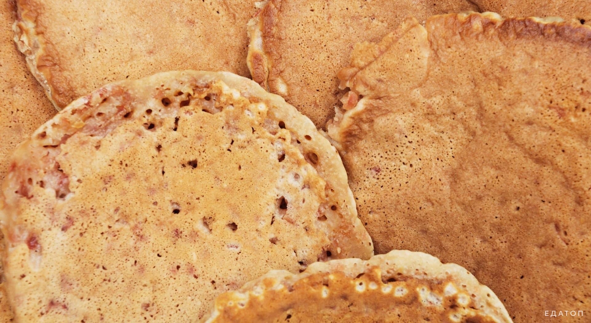 Постные оладьи с яблоками и с дрожжами.