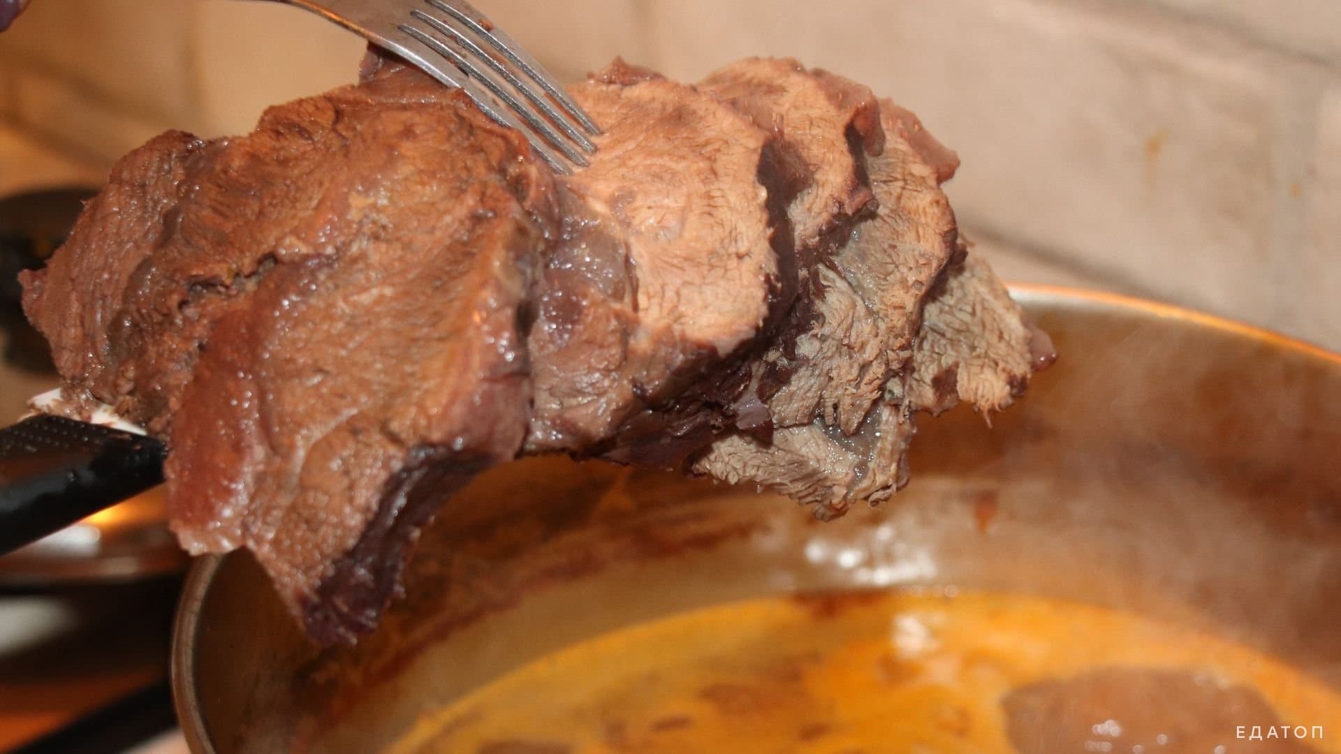 Отварное нежирное мясо облегчает работу почек.