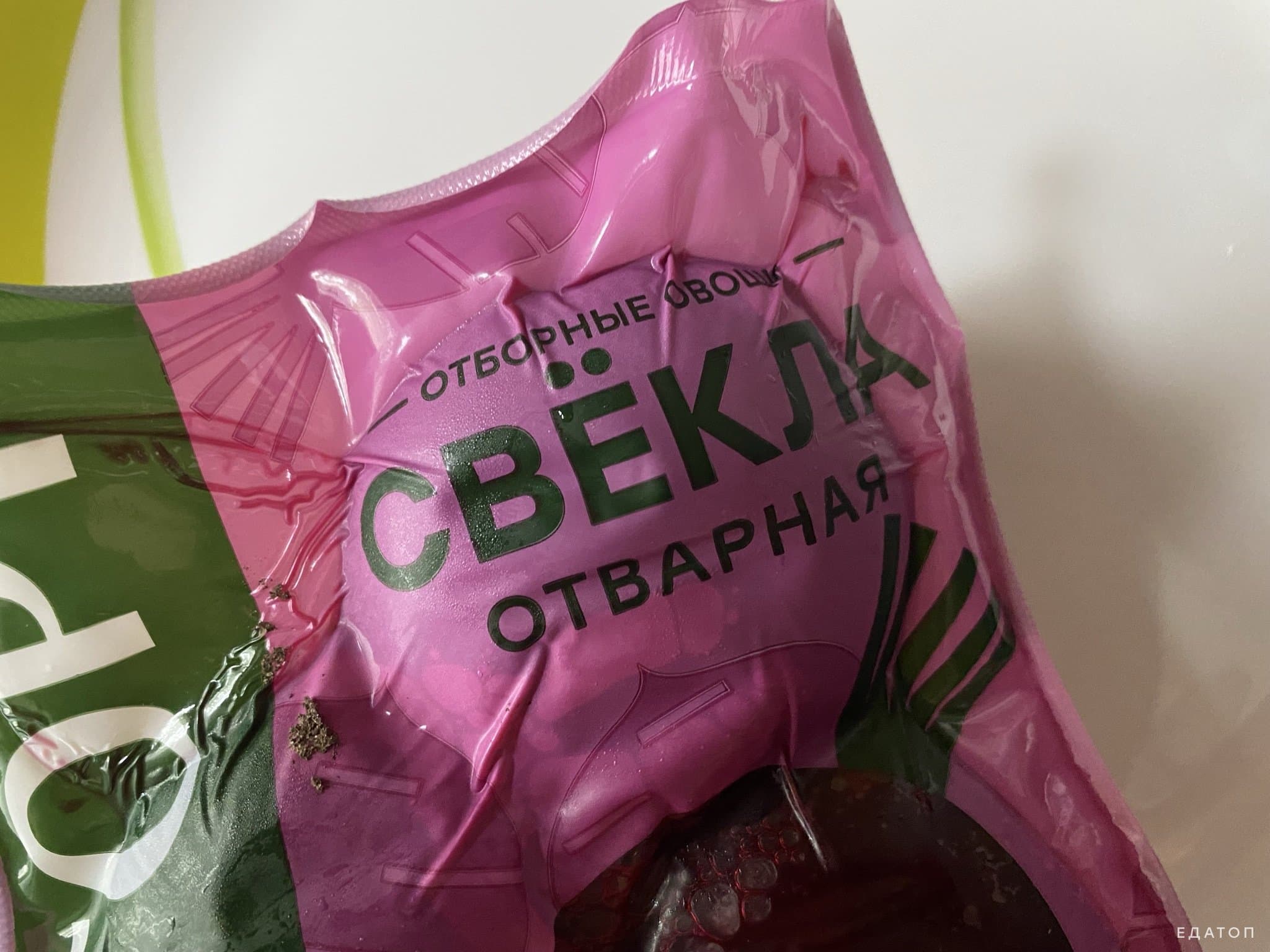 Сырая свекла содержит много клетчатки.