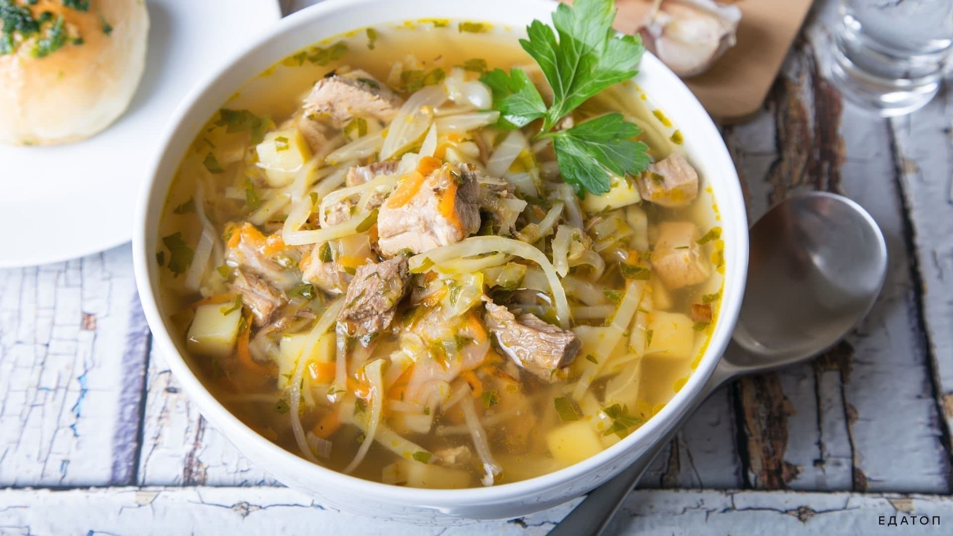Овощные щи  со свежей капустой.