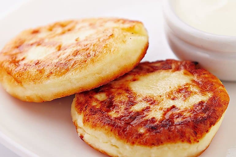 Сырники - жареные лепешки из творога.