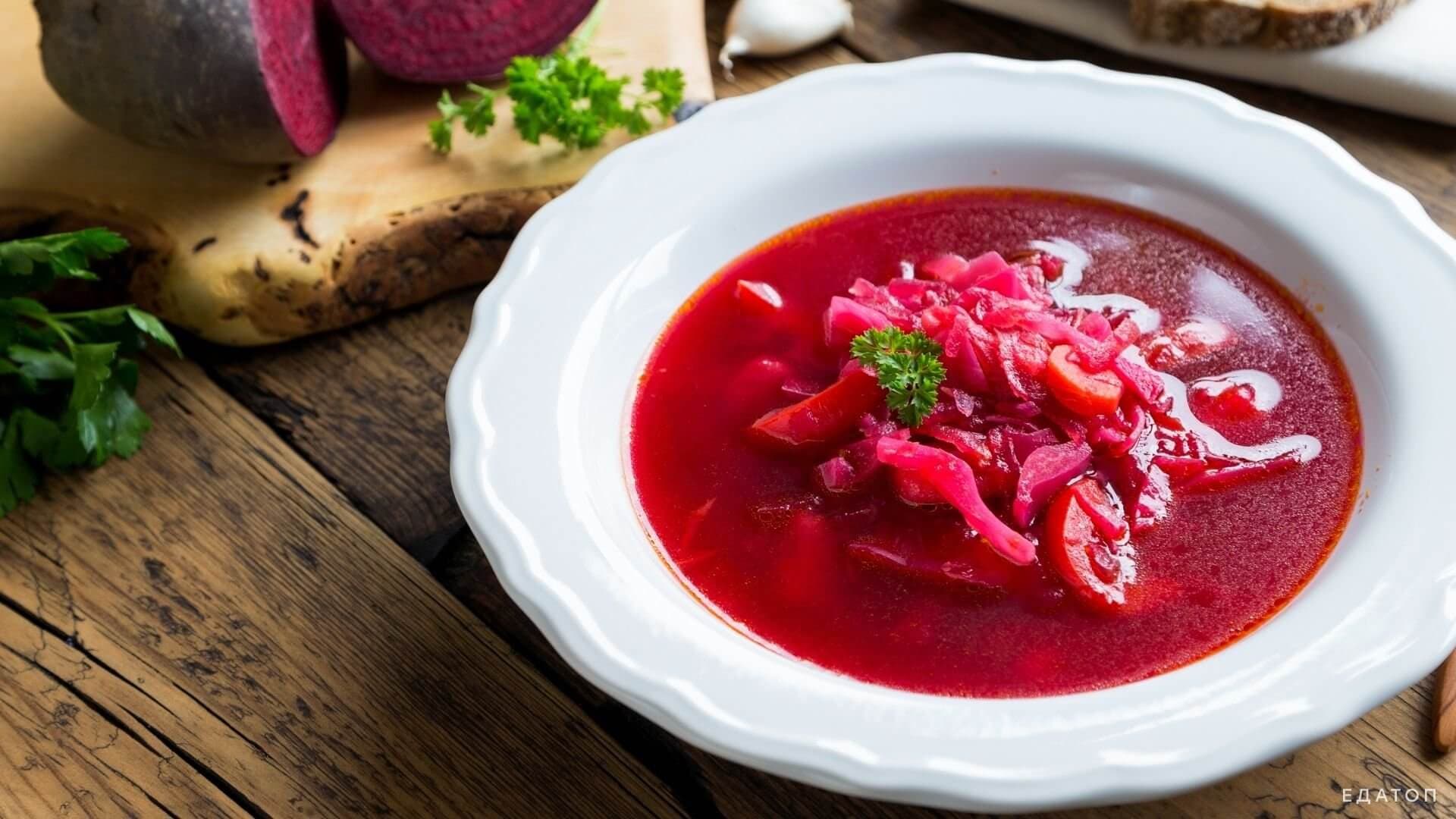 Диетический свекольник варят до готовности овощей.