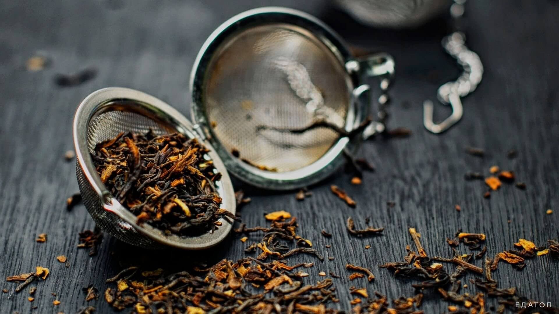 Чай da hong pao собирают в ущельях гор.