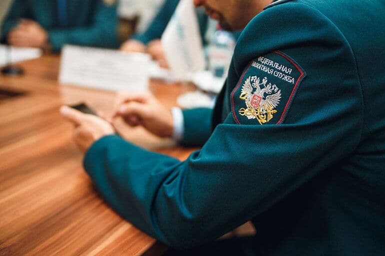 Перед открытием службы доставки, нужно пройти регистрацию в налоговой.