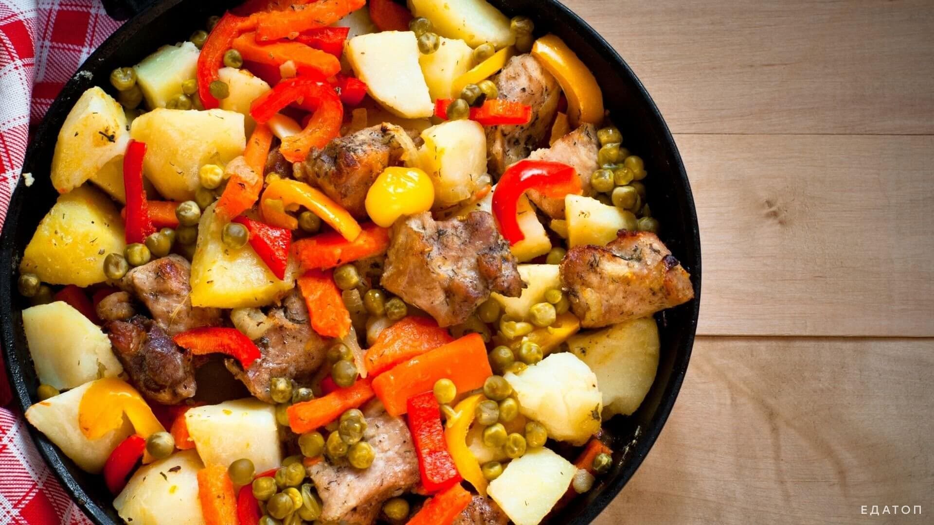 Мясо рекомендовано есть с овощами.