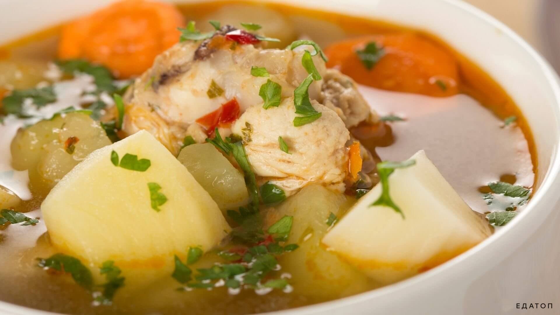 Куриный суп с ячменной крупой - питательное и вкусное блюдо.
