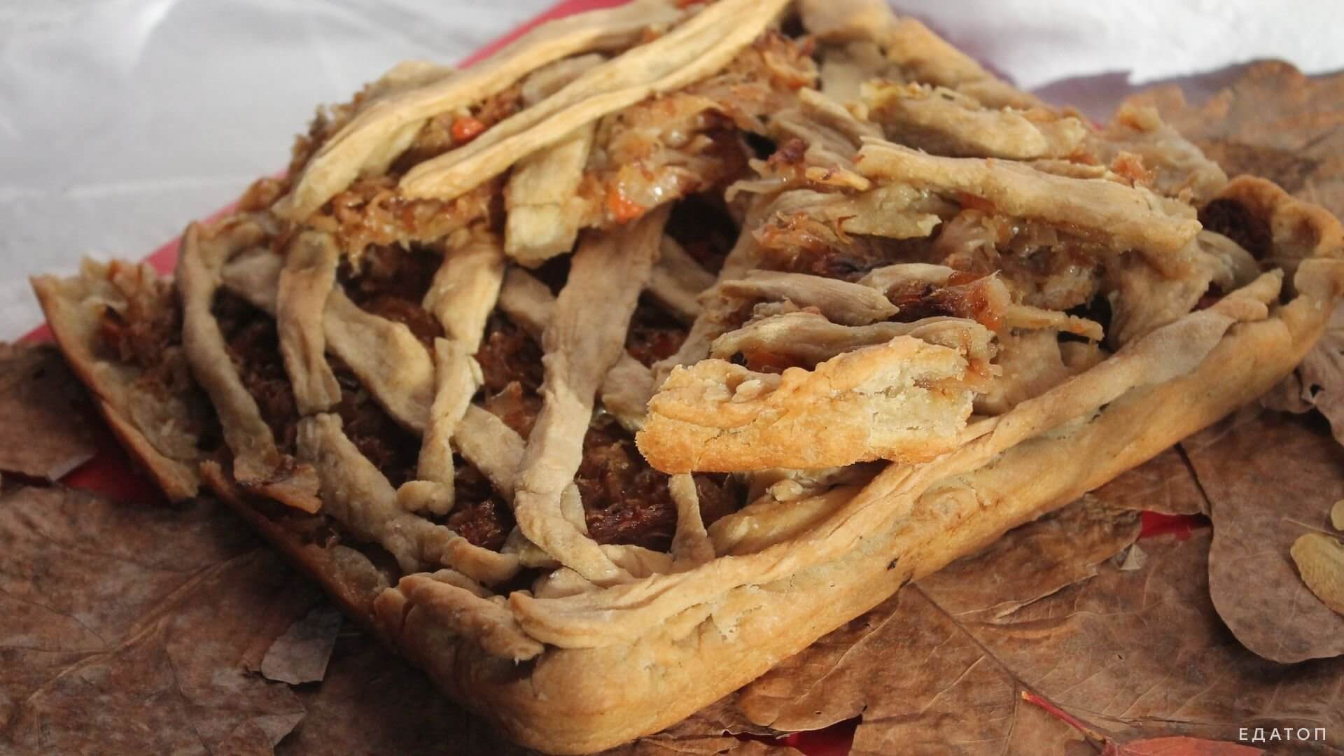 ПП-пирог с капустой готовится из цельнозерновой муки.