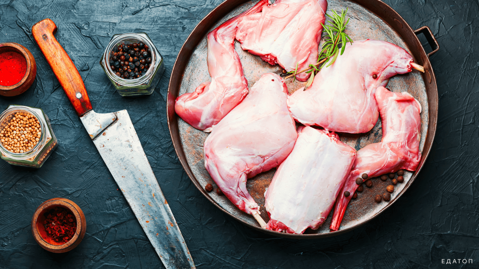 Свежее мясо кролика должно иметь светло-розовый цвет.