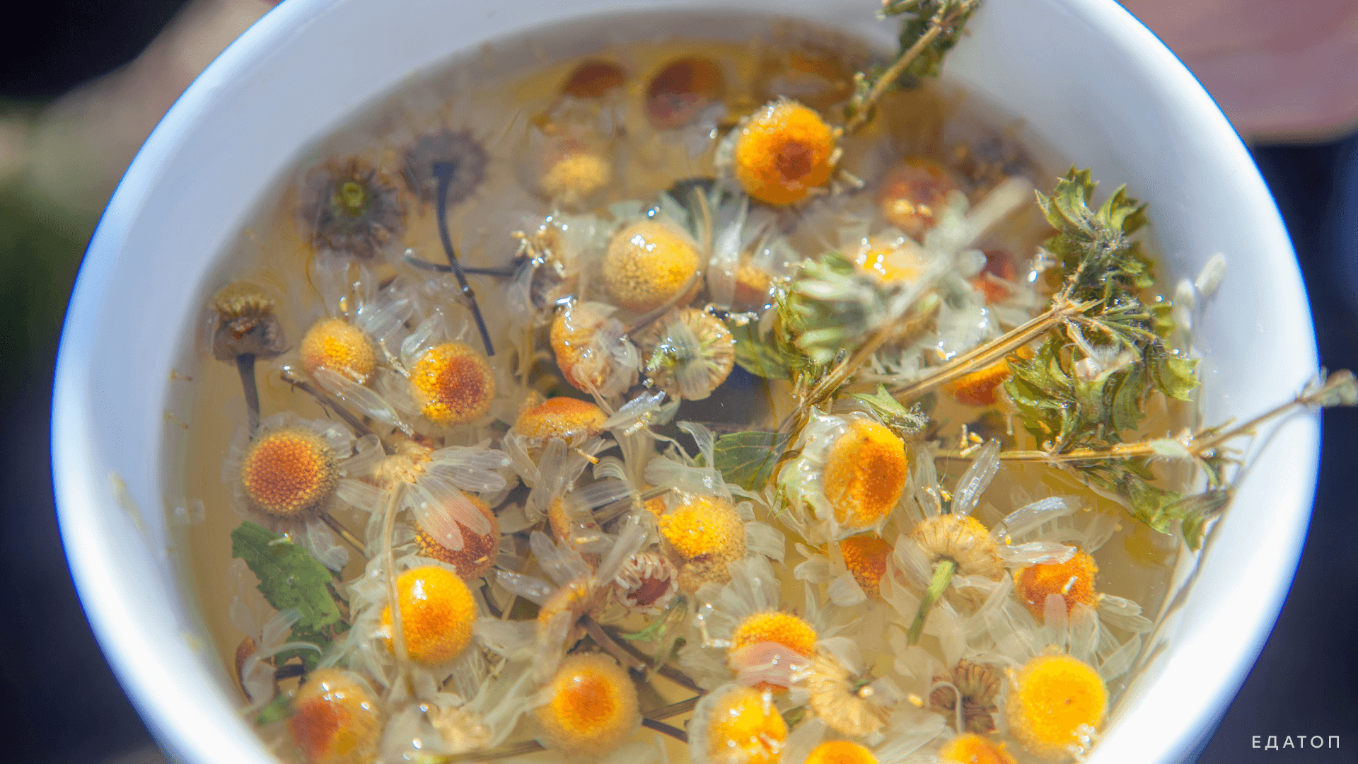 Отвар из льна добавляем в воду для купания малыша.