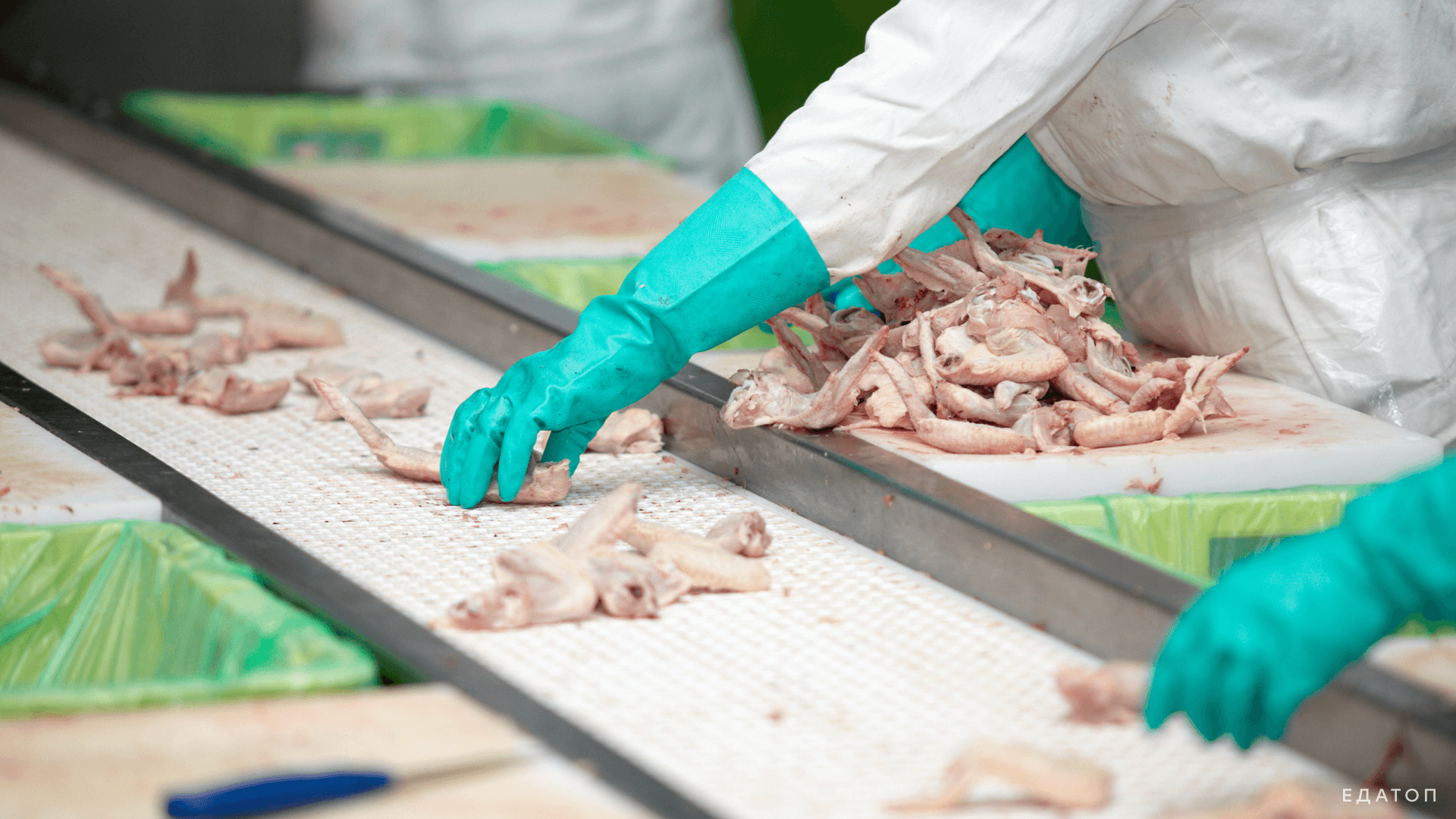 Оснащение зависит от вида продукции, которая выпускается.