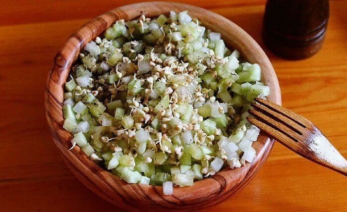 Каша из зеленой гречки – питательное, но низкокалорийное блюдо.
