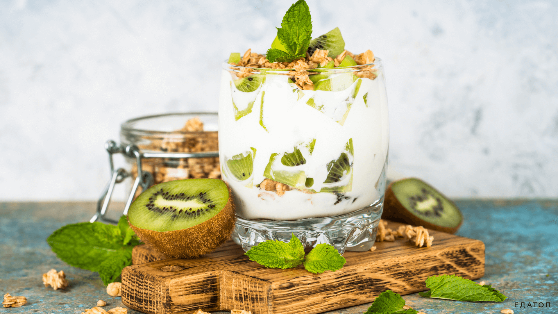 С киви можно готовить разные вкусные десерты.