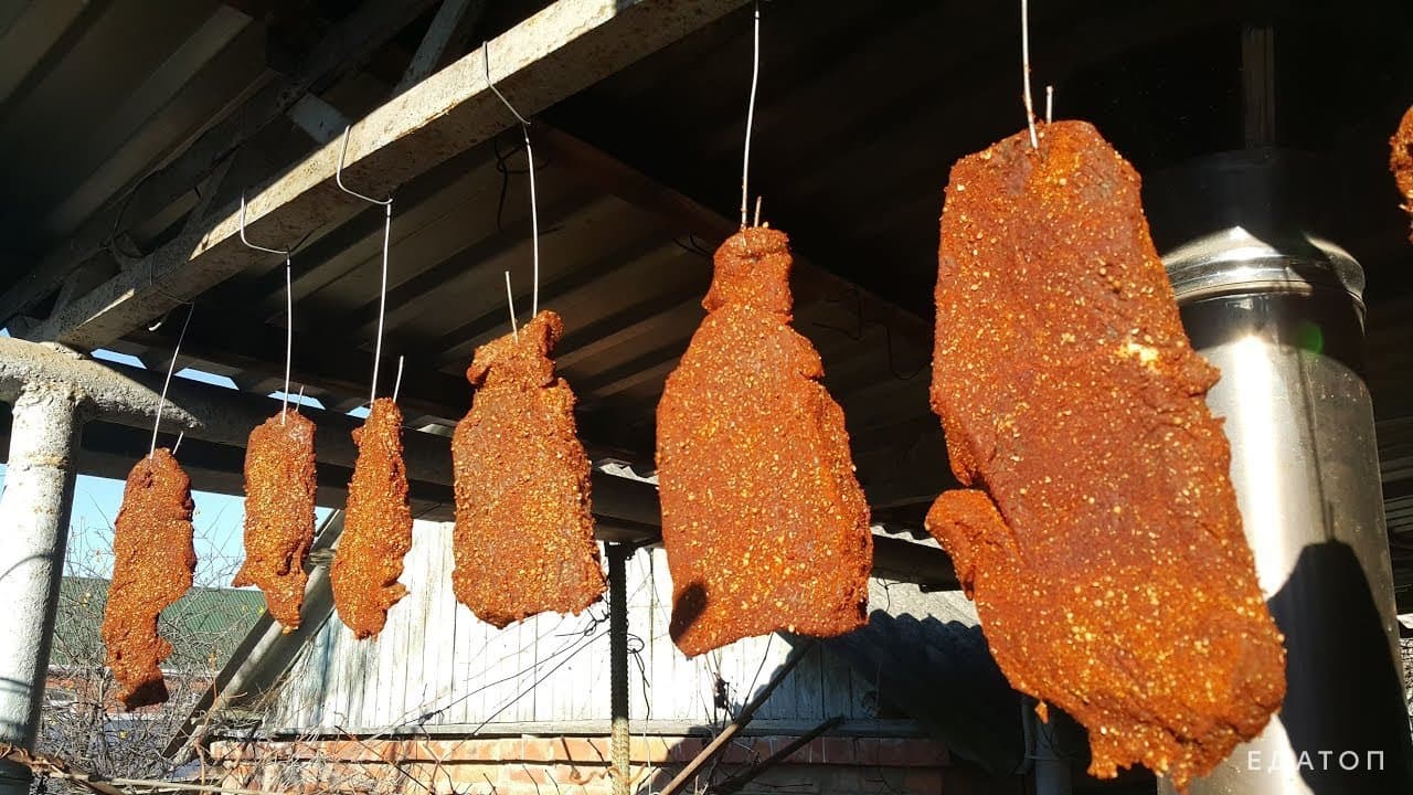 Подсушиваем мясо на солнце.